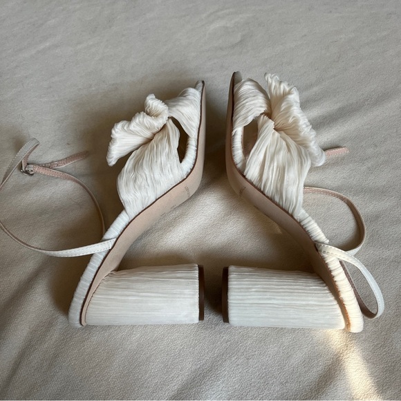 Loeffler Randall Camellia White Pleated Bow Heel 6.5 NEW - Picture 6 of 7